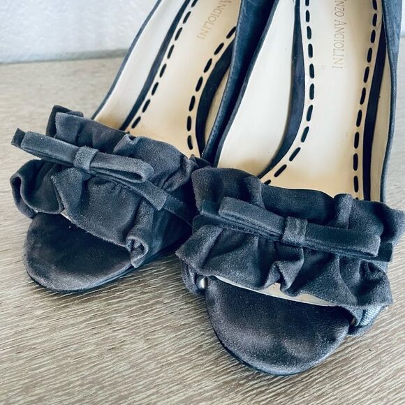 Enzo Angiolini Gray Suede Ruffle Toe High Heels Stilettos 8.5 - Picture 5 of 7